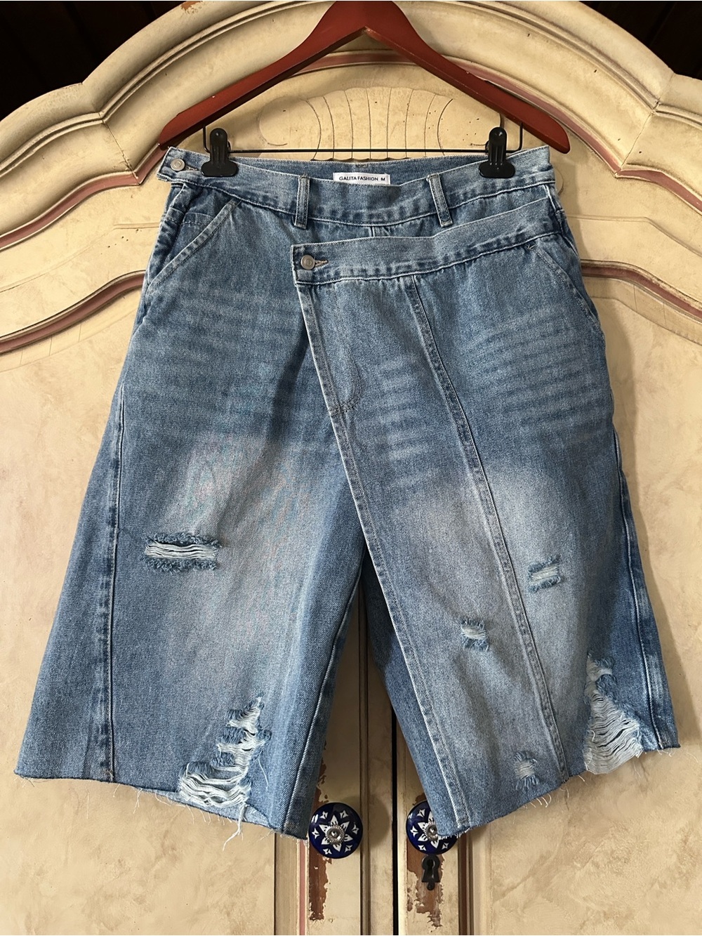 Boutique Brand Distressed Denim Bermuda Shorts in Light Blue Wrap Front size Med